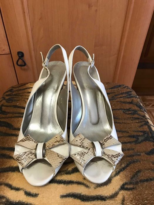 Босоножки кожаные Prego