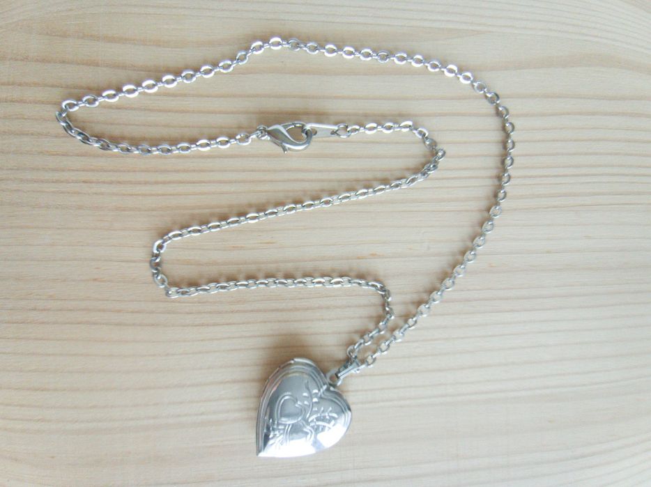 Naszyjnik serce, serduszko puzderko / sekretnik