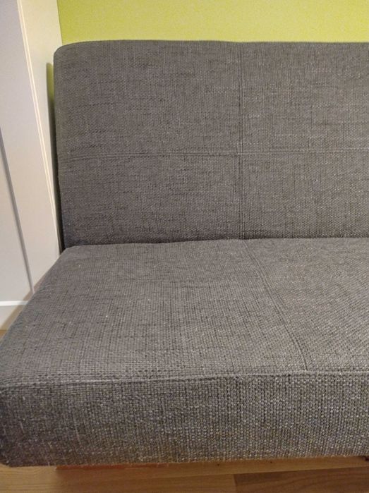 Wersalka z pojemnikiem – zadbana, idealna do gościnnego pokoju