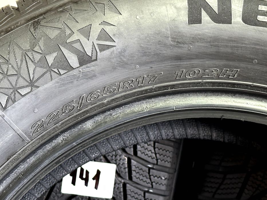 225/65 R17 Nexen