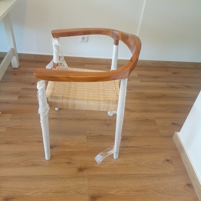 Cadeiras novas ainda embaladas