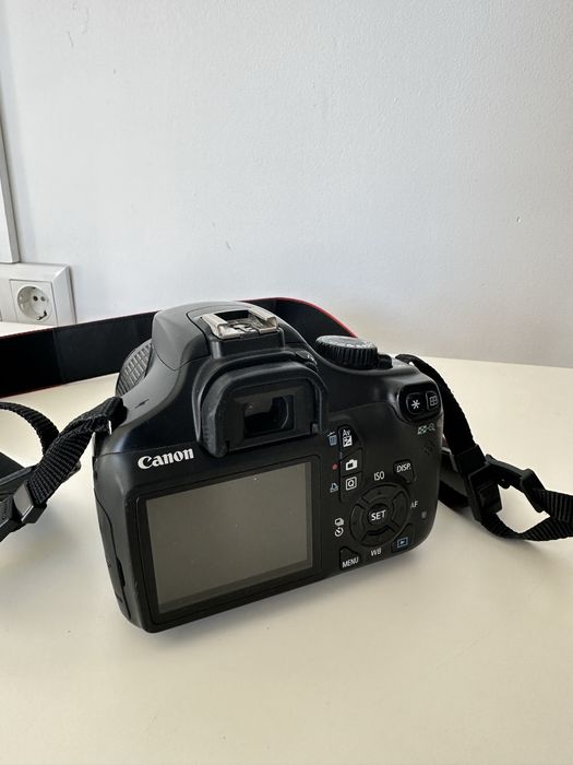 Продам фотоапарат Canon 1100d+обʼєктив 18-55