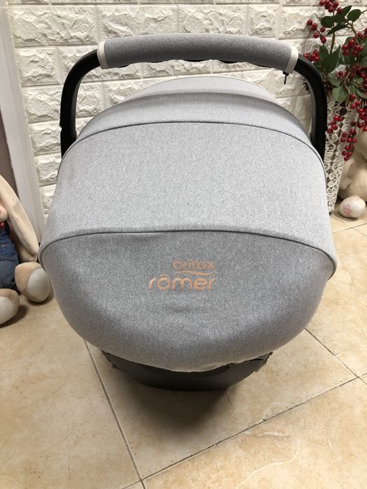 Автокрісло Britax Römer Baby-Safe2 i-SIZE Група 0+ (0-13 кг) брітакс