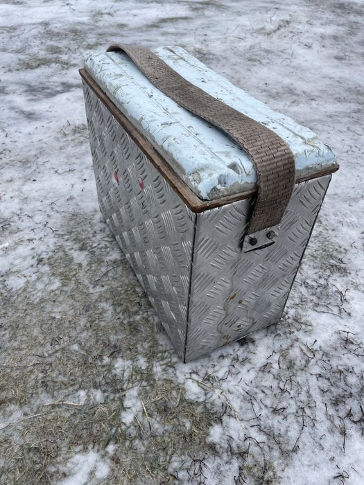 Ящик для зимової риболовлі