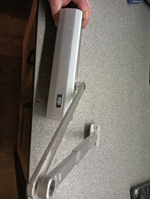 Samodomykacz do drzwi chydrauliczny