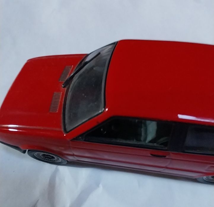 Miniatura Seat Ibiza em escala 1/43