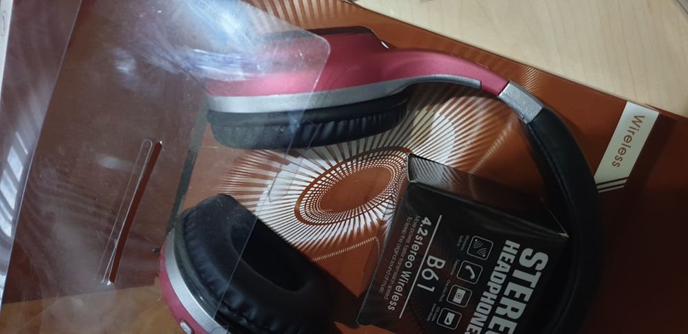 Auscultadores Bluetooth novos na caixa