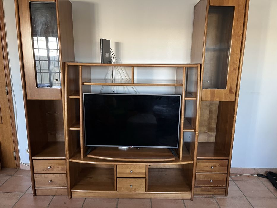 Móvel de sala em madeira maciça