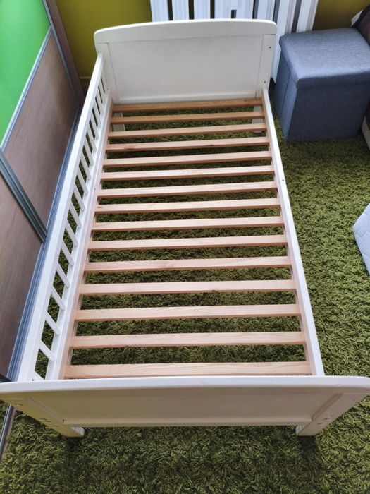 Łóżeczko łóżko dziecięce stelaż drewniane 140 x 70 materac