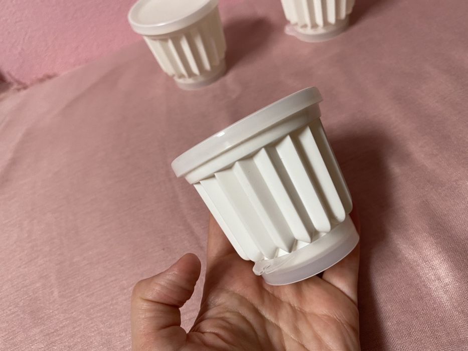 Tupperware - Conj. 4 formas pudins / gelatinas com tampa (novo)