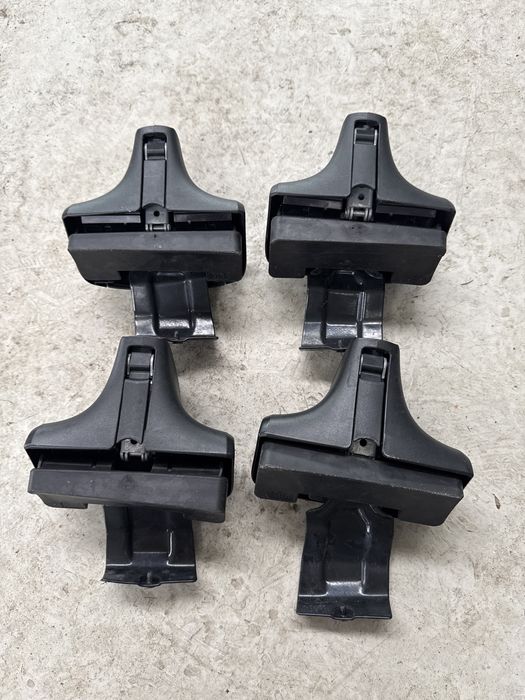 Uchwyty montazowe do relignów bagaznik dachowy  THULE Ford Focus 2011-2018