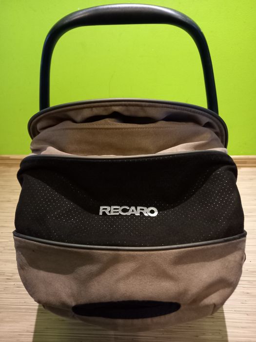 Fotelik samochodowy/nosidełko RECARO Young Profi plus.