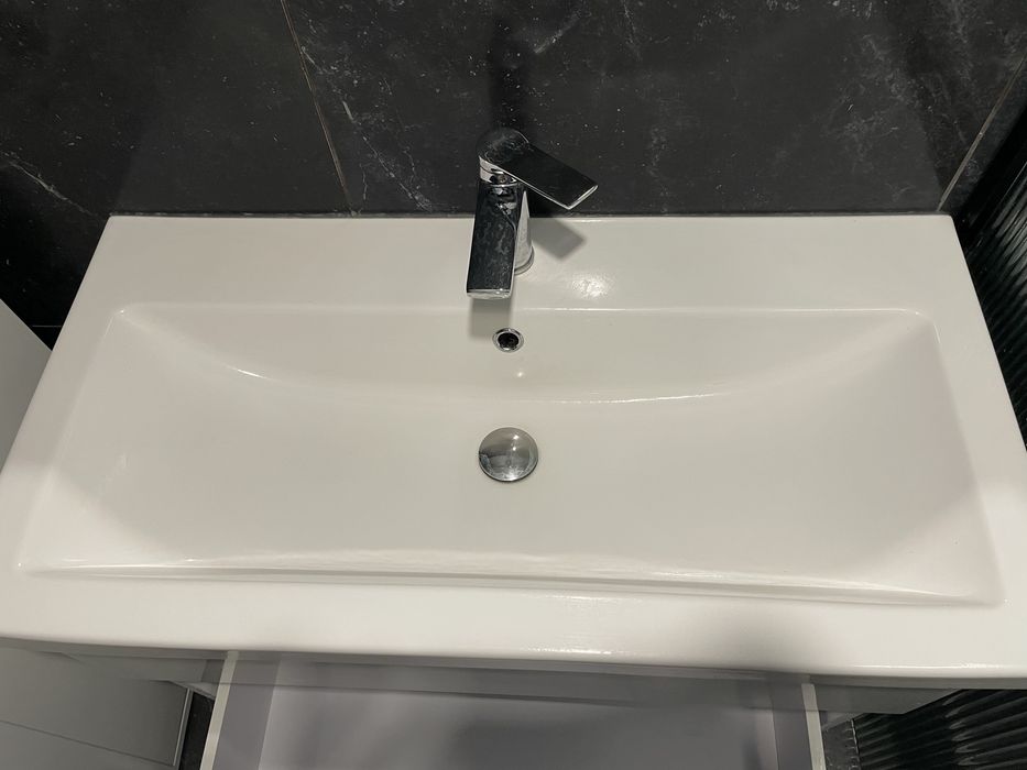 Умивальник з тумбою