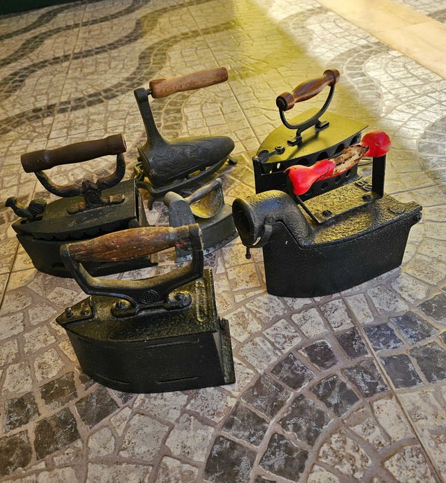 Conjunto de ferros antigos