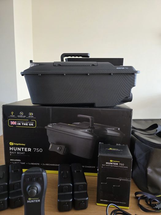 Łódka zanętowa RidgeMonkey  Hunter 750 + dodatki