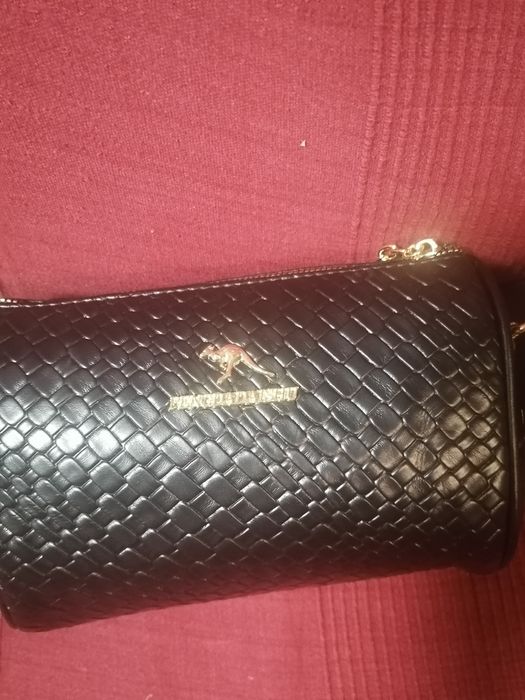 продам  черную, лаковую сумку