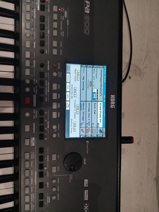 Klawisz Korg Pa 600