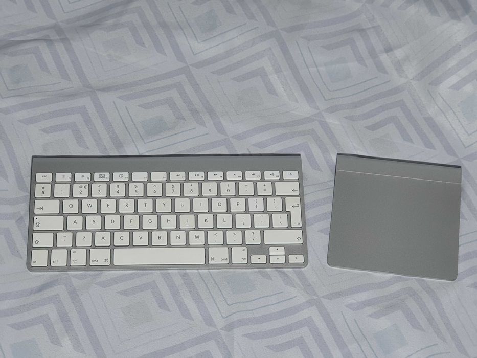 Teclado Apple / Mac /  sem fios / como novo ( muito pouco uso )64586274606081121