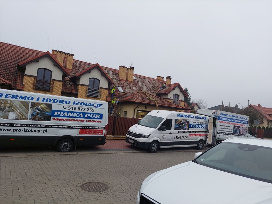 Naprawa izolacji po kunach Wdmuchiwanie granulat celulozy