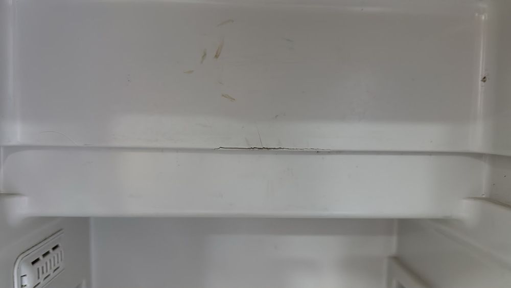 Frigorífico Dometic crx 50 (não faz frio  tem uma pequena fuga)