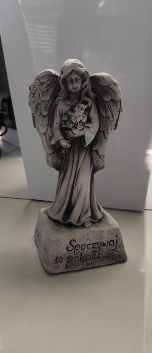 Aniołek gipsowy na grób