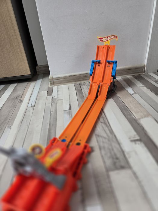 Tor Hot Wheels - zjeżdżalnia