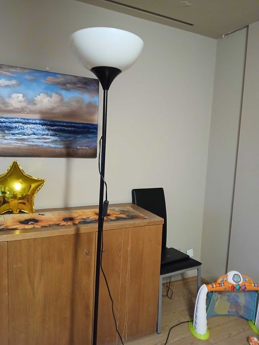 Candeeiro de pé com lampada