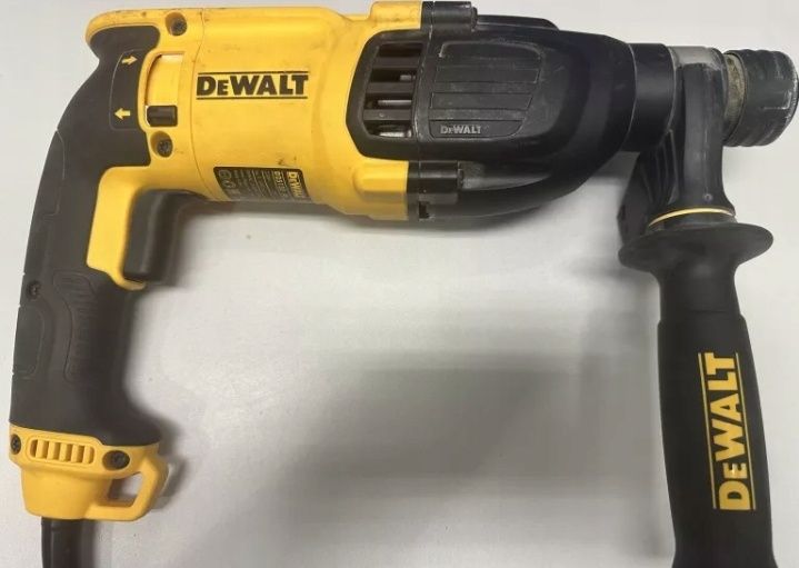młot udarowy: Dewalt D25133