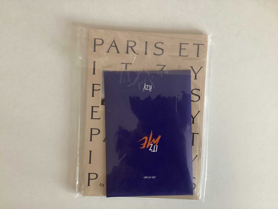 ITZY - Itzy in Paris - Booklet - Kpop - Fiolet