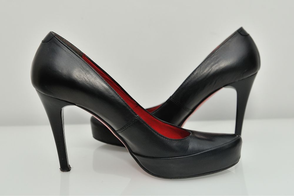 Idealne szpilki z czerwoną podeszwą - roz. 38 !! WOJAS !!