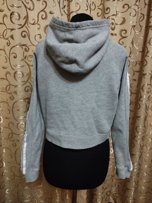 Толстовка Adidas.