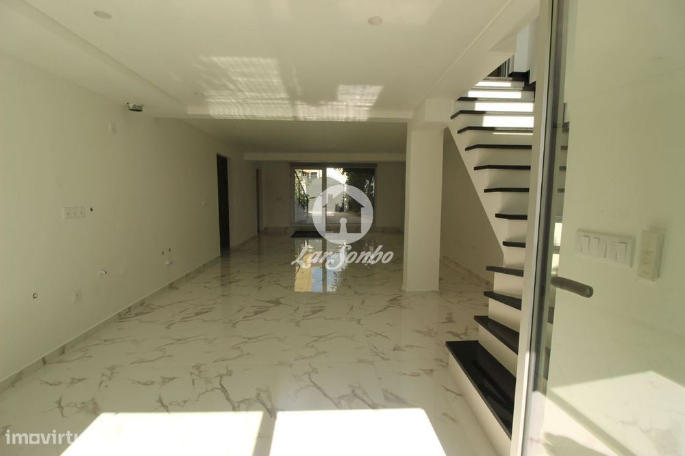Moradia Geminada V2 em Golães Fafe