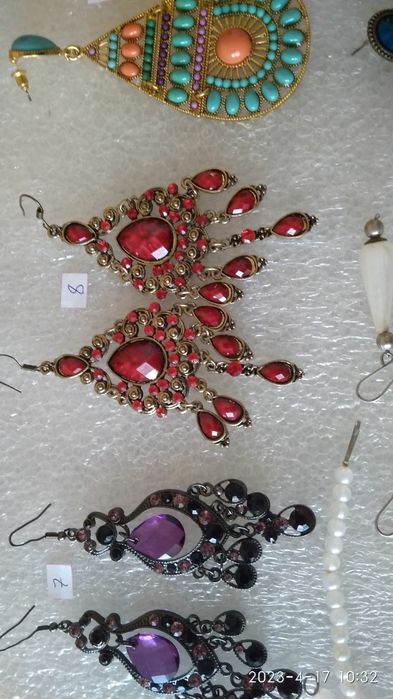 Сережки, брошки, намисто