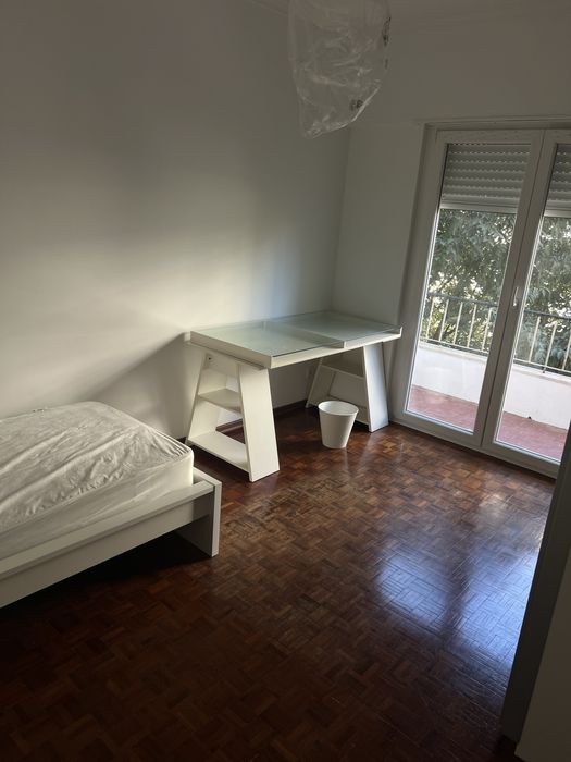 Quarto em Benfica - Av Gomes Pereira