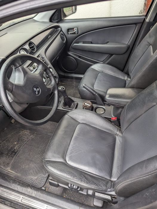 Для військового Mitsubishi Outlander 2.0 benzin 2004