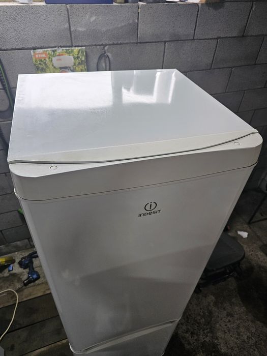Холодильник Indesit стан 9/10