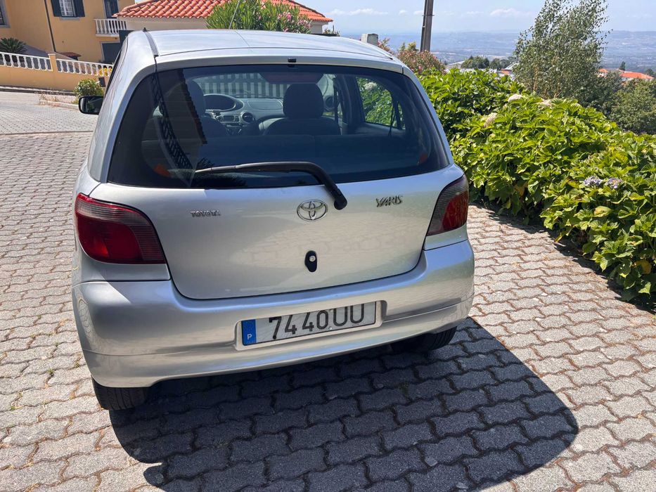 Toyota Yaris — fotografia 3