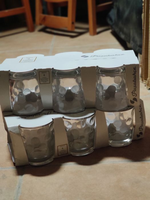 Conjunto de 12 copos em vidro — Novos e na Embalagem Original.
