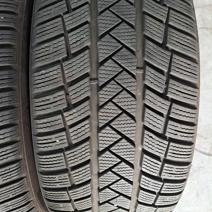 2 pneus 245 40 R20 Vredestein