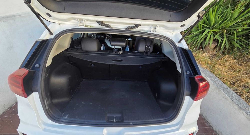 Kia niro tech hybrid