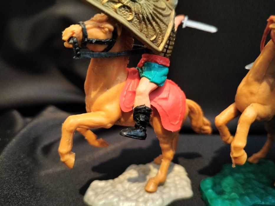 Timpo Romanos a Cavalo Raros com Botas Pretas