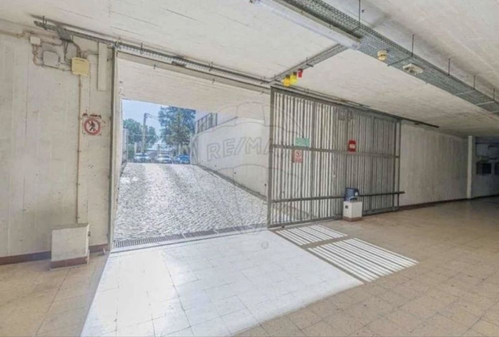 Garagem em Condominio Fechado com Vigilante e CCTV