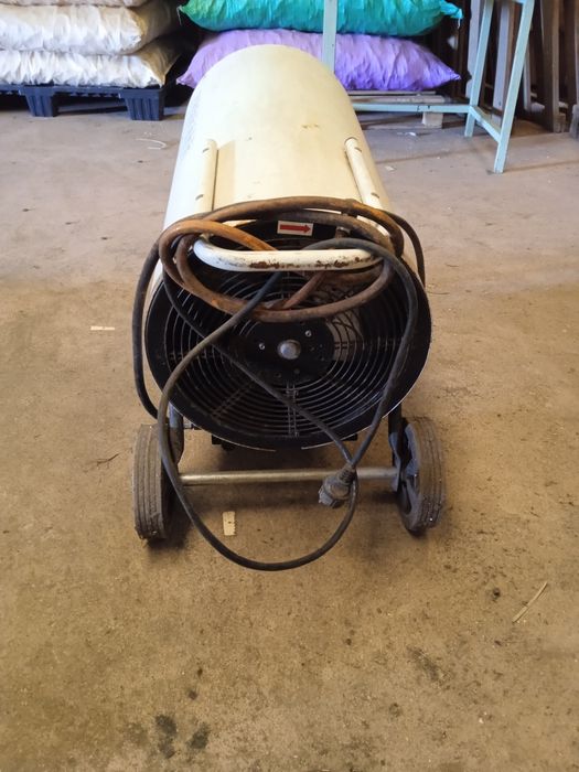 Secador para estufa a gás com rodas e muito bom estado