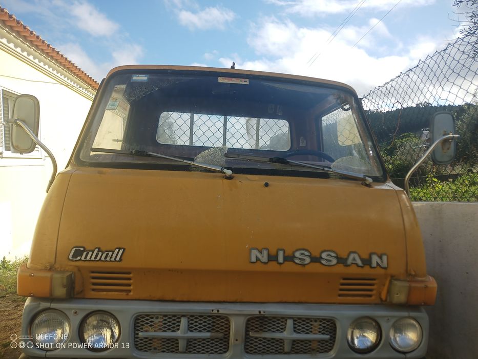 Carrinha Nissan de caixa aberta