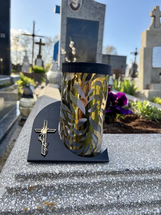 ЛАМПАДКИ НА СОНЯЧНИХ БАТАРЕЯХ .