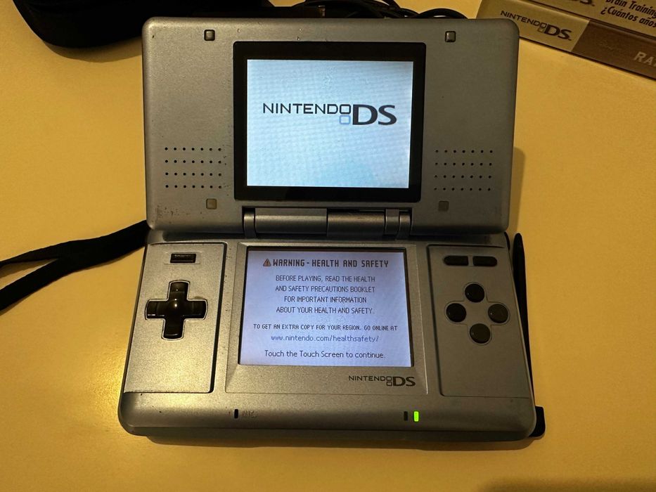 Nintendo DS (classica/Phat) azul e jogos (Mario bros, Nintendogs, etc)