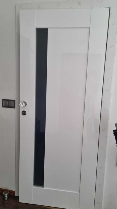 DRZWI wewnętrzne bezprzylgowe DRE z ościeżnicą