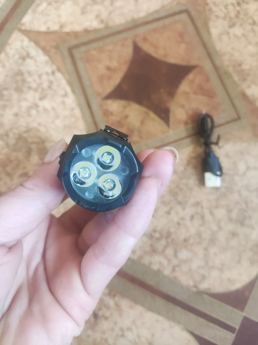 Latarka LED brelok nowa