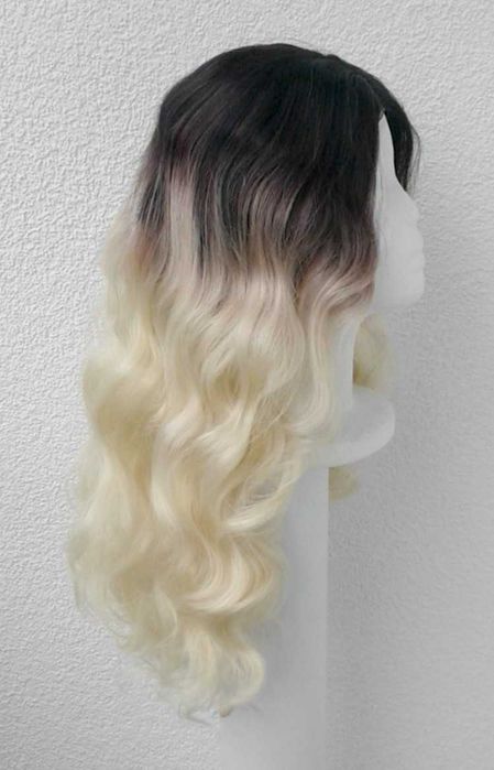 Blond peruka z ciemnym odrostem przedziałek lace front wig cosplay