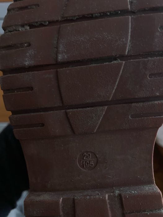 Взуття дитяче чобітки і туфлі